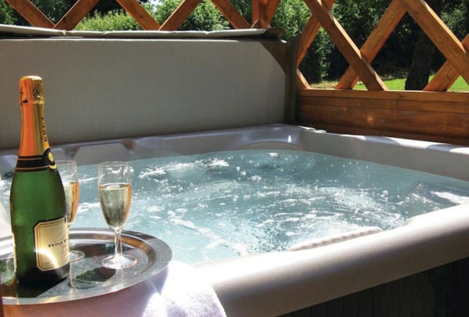 Sunny Glen Teak 3 Hot Tub