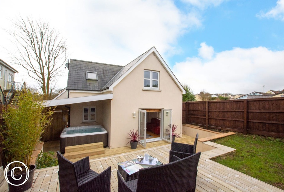 Vineyard Vale Hot Tub House